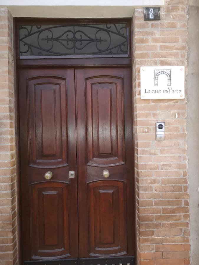 Bed and Breakfast La Casa Sull Arco Лучера Экстерьер фото